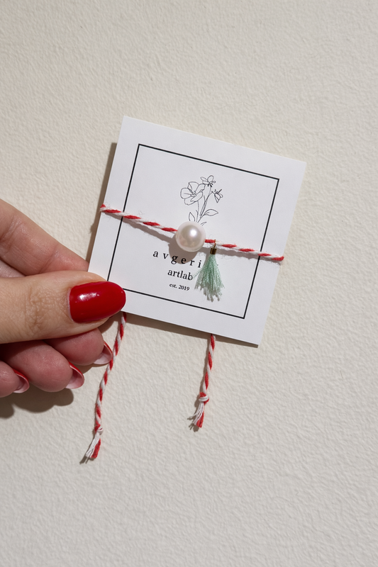 Μαρτάκι με χάντρα και φούντα